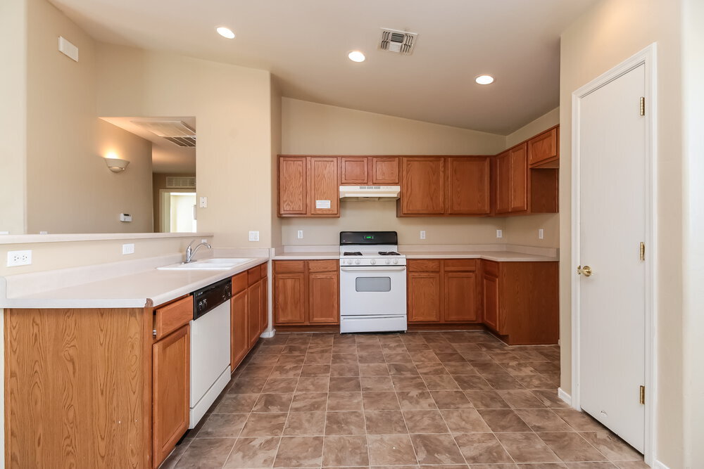 Building Photo - 3620 W Avenida Del Mar