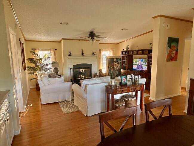Building Photo - Discover this adorable 3-bedroom, 2-bathroom home nestled in a country setting