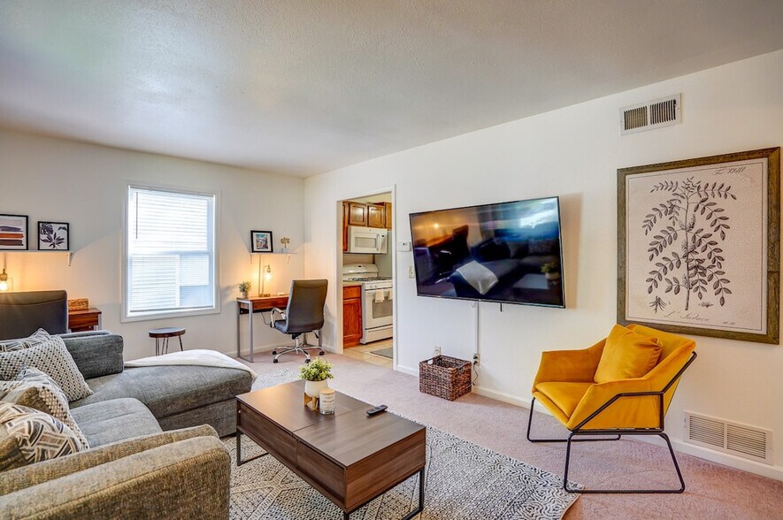 Building Photo - 8 Craig Ave