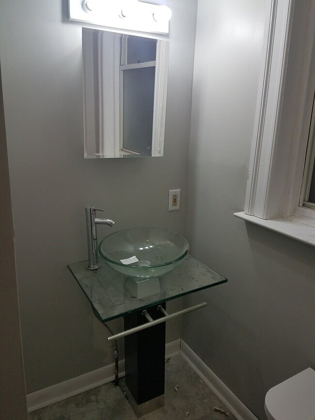 Building Photo - 5425 Cedar Ave