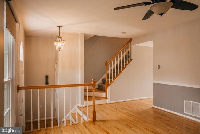 Building Photo - 394 Doral Ct