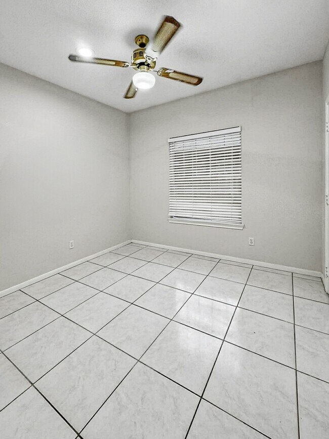 Building Photo - 13607 Sable Ln