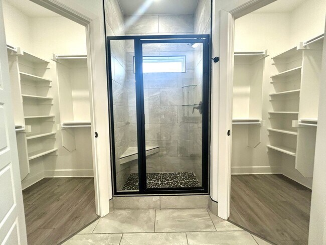 Building Photo - Centerton Home Available NOW! 4 bed, 2 full bath no carpet home. LARGE fenced backyard