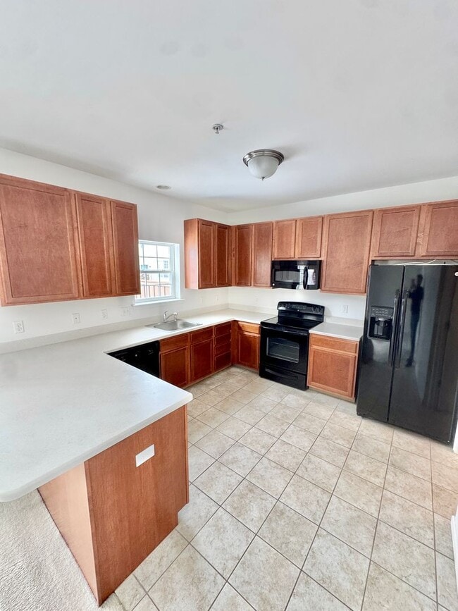 Building Photo - THREE BEDROOM TOWNHOME- PARKLAND SCHOOLS