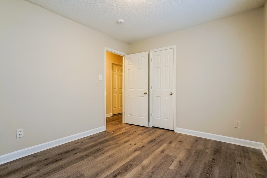 Building Photo - 5640 Tealbrook Dr