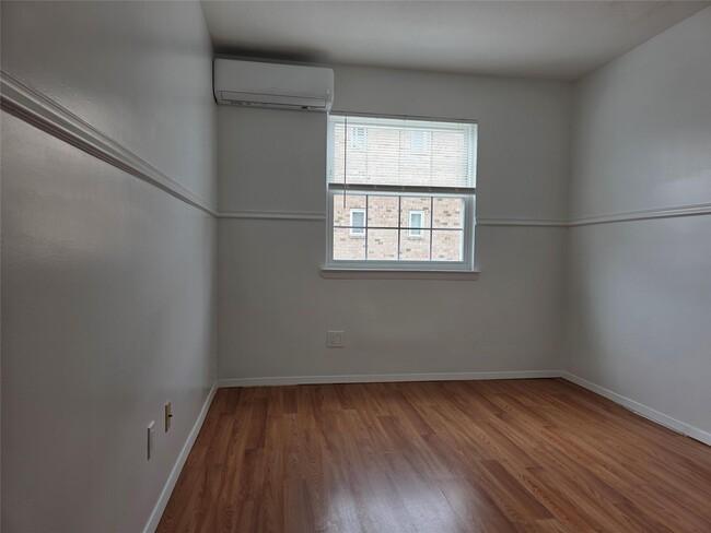 Building Photo - 125 White Plains Rd