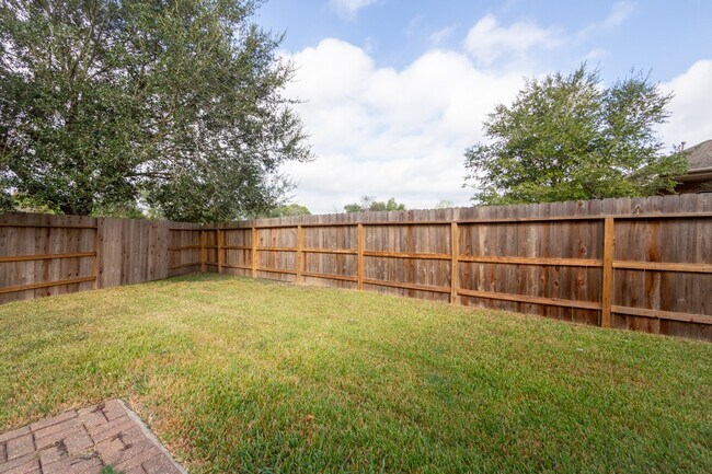 Building Photo - 5211 Belvedere Dr