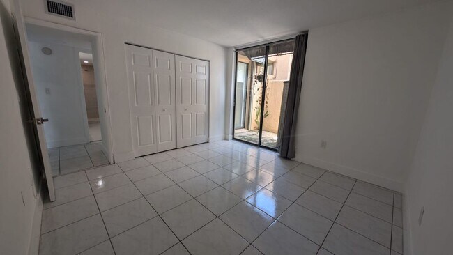 Building Photo - 10400 SW 108th Ave