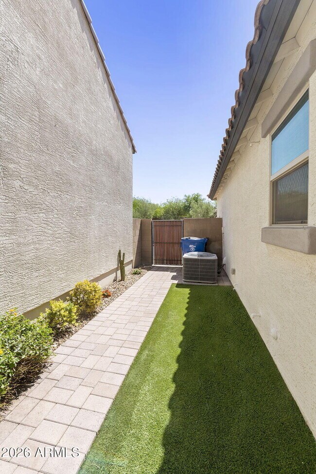 Building Photo - 2930 N Raven