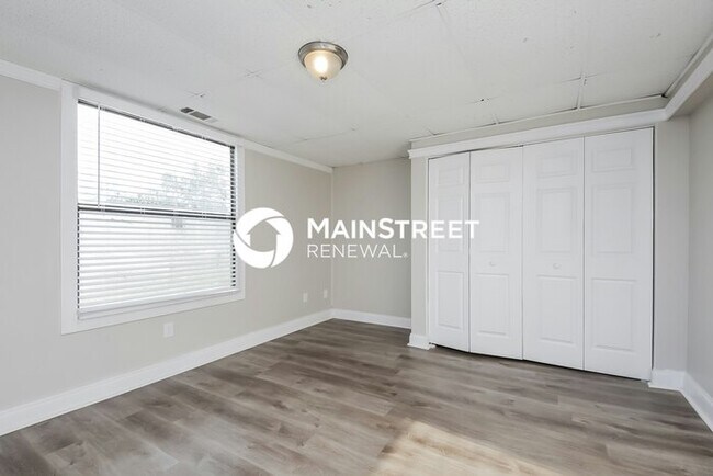 Building Photo - 3 Bedroom Pet-Friendly Home in ORLANDO, FL with Main Street Renewal