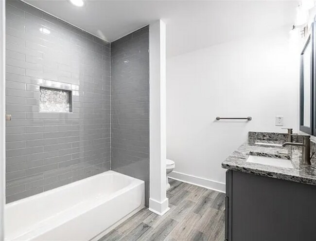 Building Photo - Spacious 5BR/3.5 BA Renovated Home Near Beltline with Off-Street Parking