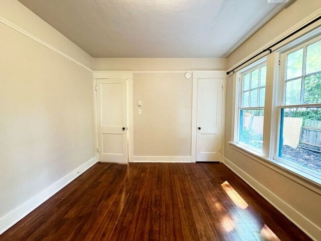 Building Photo - 1100 W 4th Ave