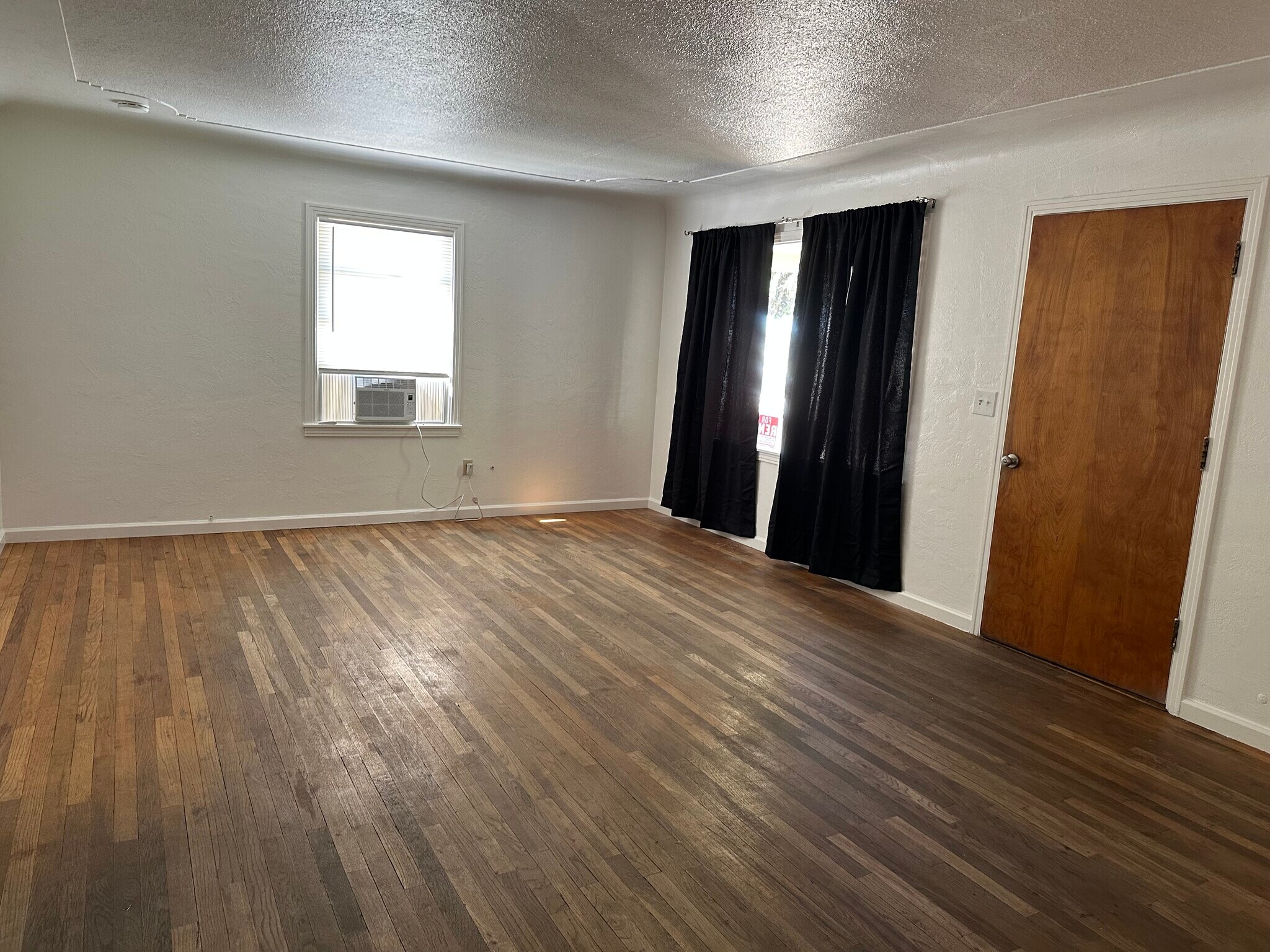 Living room - 2120 5th St