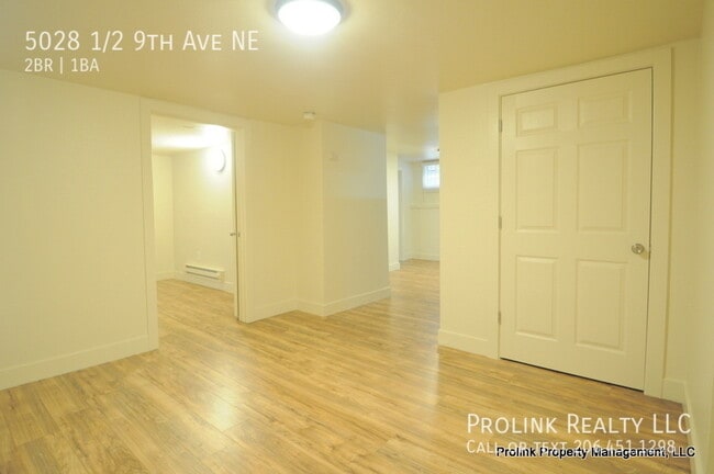 Building Photo - 5028 1/2 9th Ave NE-