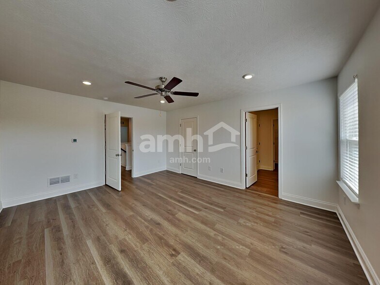 Building Photo - 9151 Henley Ave
