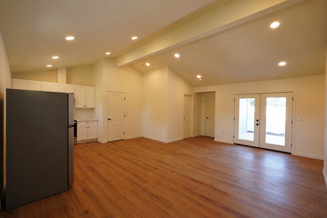 Building Photo - 4805 Charlotte Way