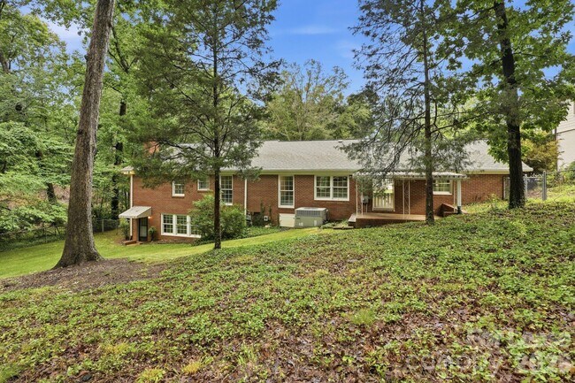 Building Photo - 926 Shady Bluff Dr