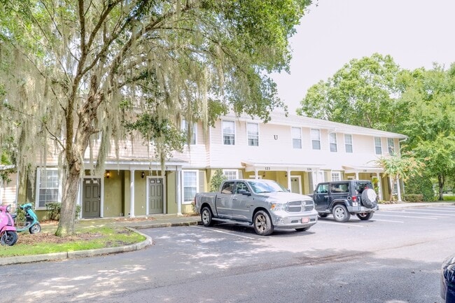 Building Photo - 2508 SW 35th Pl