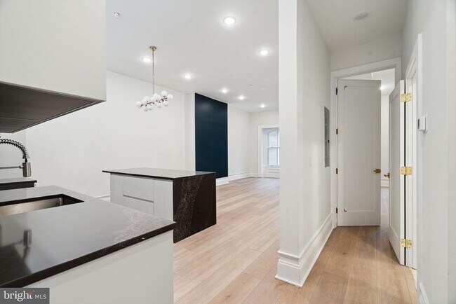 Building Photo - 1822 Chestnut St