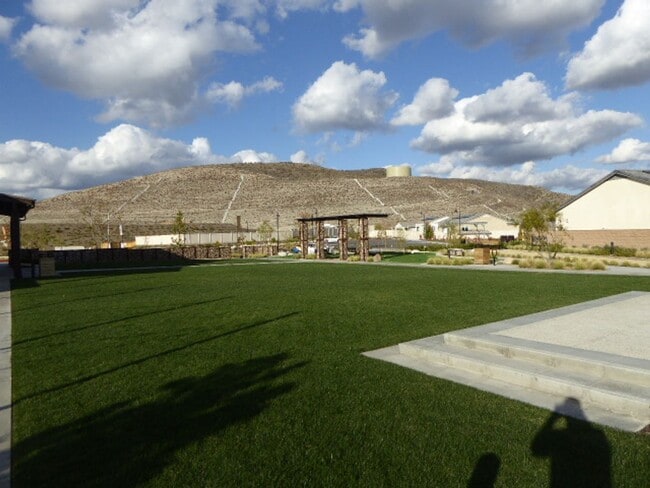 Building Photo - 4-Bedroom Home with Community Amenities & ...