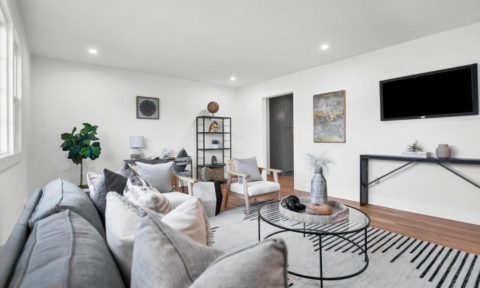 Building Photo - 9535 Fort Foote Rd