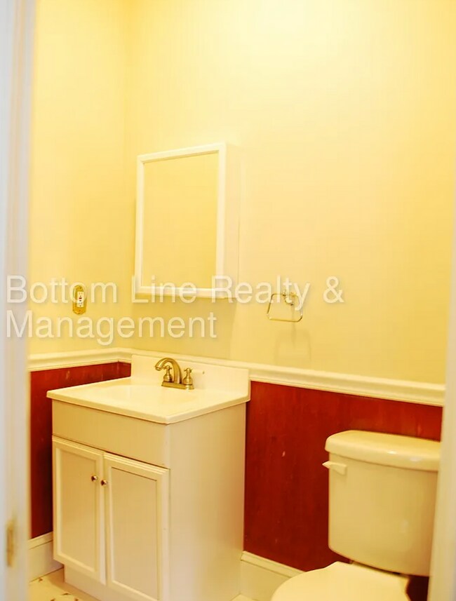 Building Photo - 2 bedroom apartment for rent in a great location