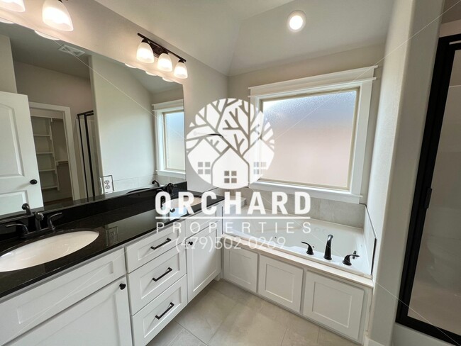 Building Photo - Single-Family Home- Beautiful 4 Bed Westmi...