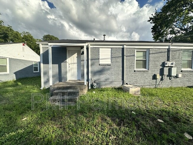 Building Photo - 530 Jasper St