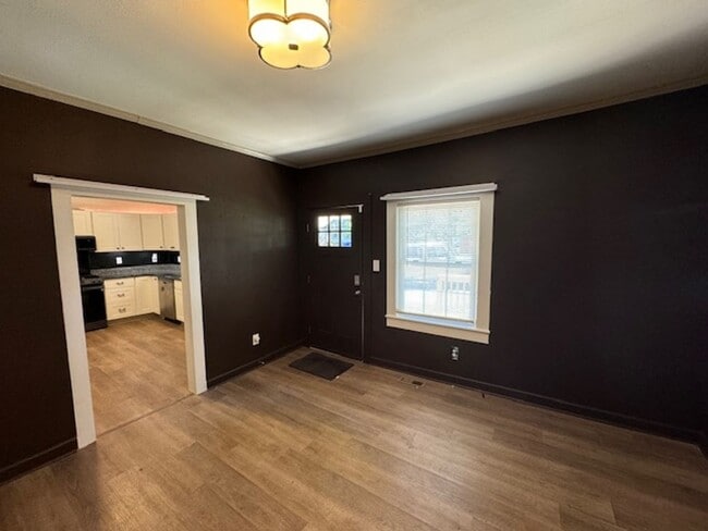 Building Photo - Charming Hillsborough Ranch!