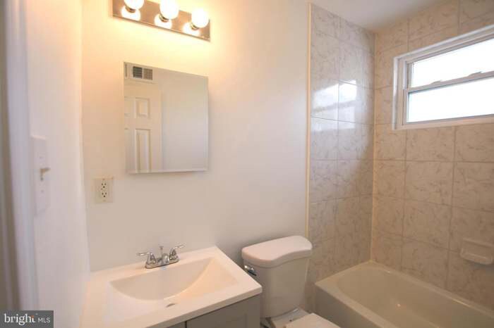 Building Photo - 2737 Iverson St