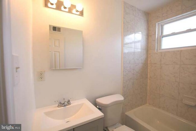 Building Photo - 2737 Iverson St