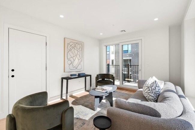 Building Photo - 90 A St