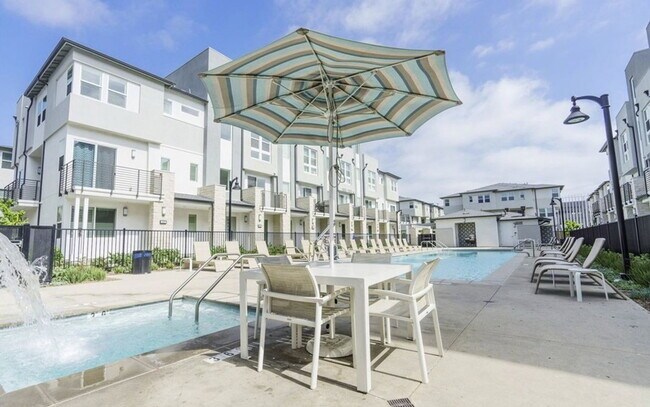 Building Photo - 1202 W Cara Dr