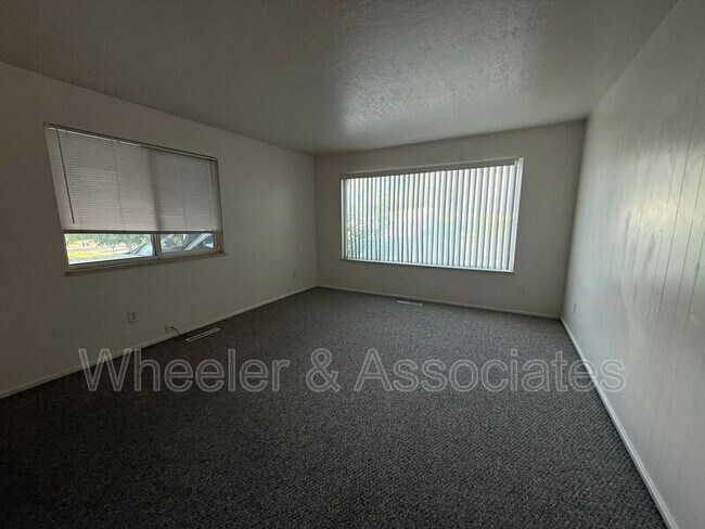 Building Photo - 4083 S Porter Ave