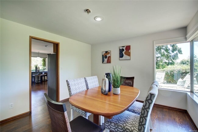 Building Photo - 4Bd/1.75Ba Seattle Home