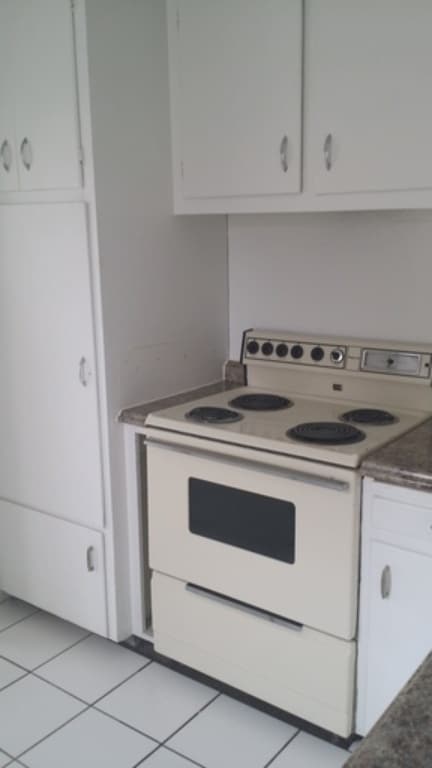 Building Photo - Cozy Guest House with AC and Large Private Yard!