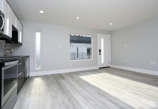 Interior Photo - 4915 + 4921 Bryan R