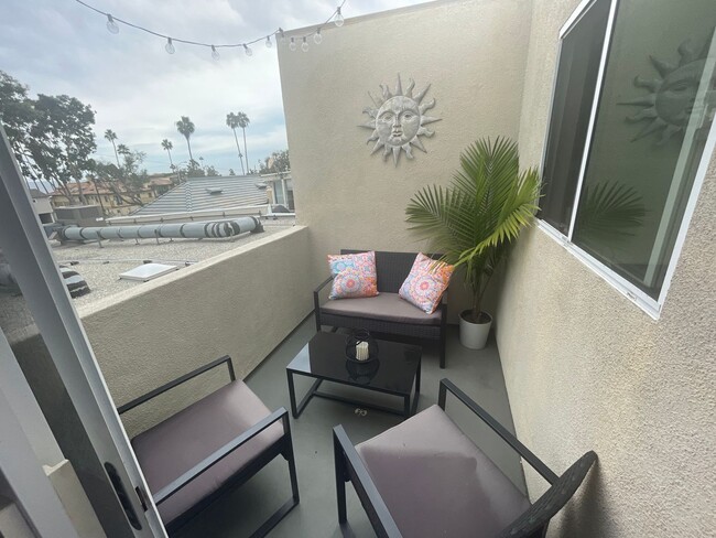Building Photo - PET FRIENDLY Property! Sunning 1 Bedroom 1...