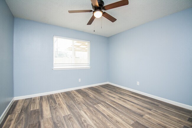 Building Photo - 16419 N Bend Dr