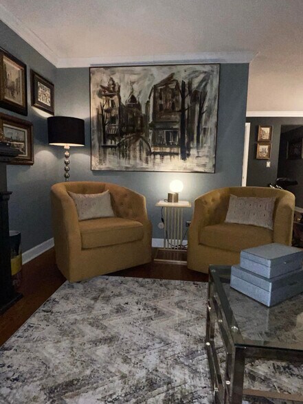 Building Photo - 6462 N Northwest Hwy