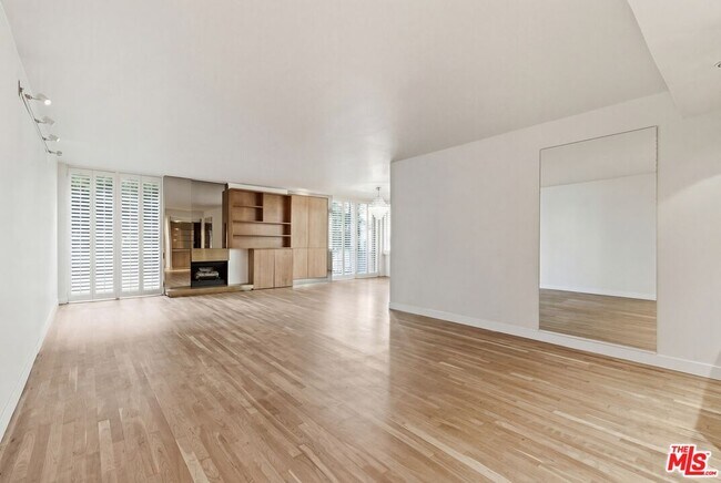 Building Photo - 211 S Spalding Dr