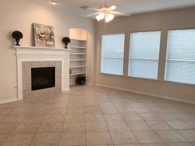 Building Photo - 6 Dragon Hill Pl