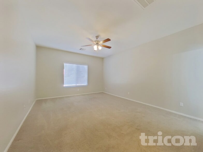 Building Photo - 442 E Cheyenne Rd