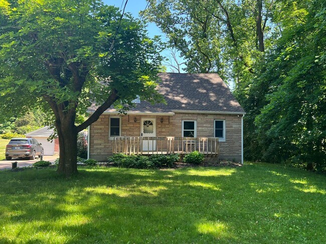 Primary Photo - Quakertown Cape in Private Setting