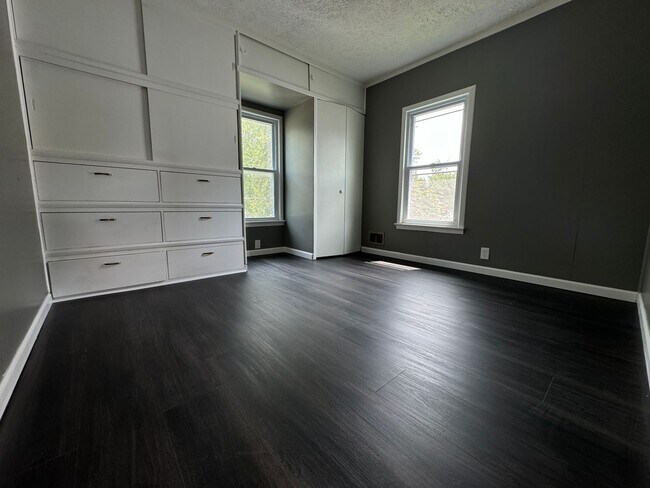 Building Photo - Rent to Own in Crestline Available Now