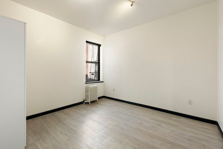 Building Photo - 6601 Broadway
