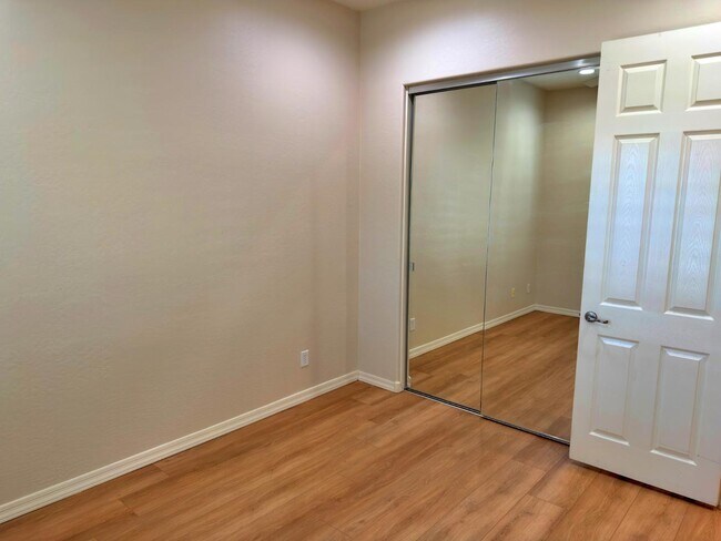 Building Photo - 737 E Charlevoix Ave