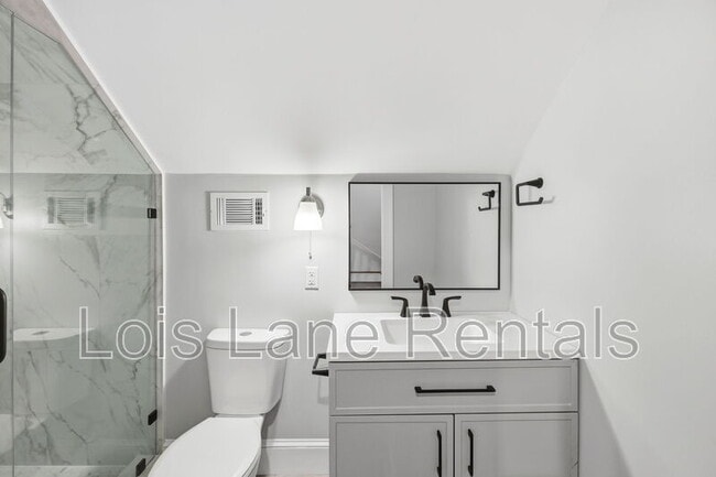 Building Photo - 2043 Wappoo Dr