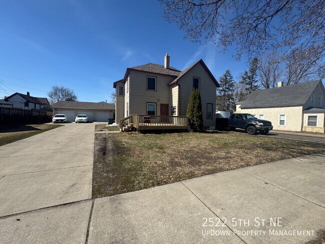 Building Photo - 2522 5th St NE