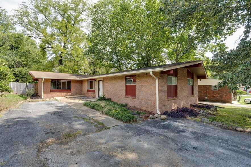 Primary Photo - 4363 Montview Dr